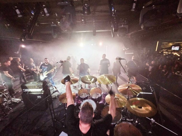 Пълен Joy Station и 4 часово шоу ознаменуваха първия по рода си Triple Tribute Treat евент в София