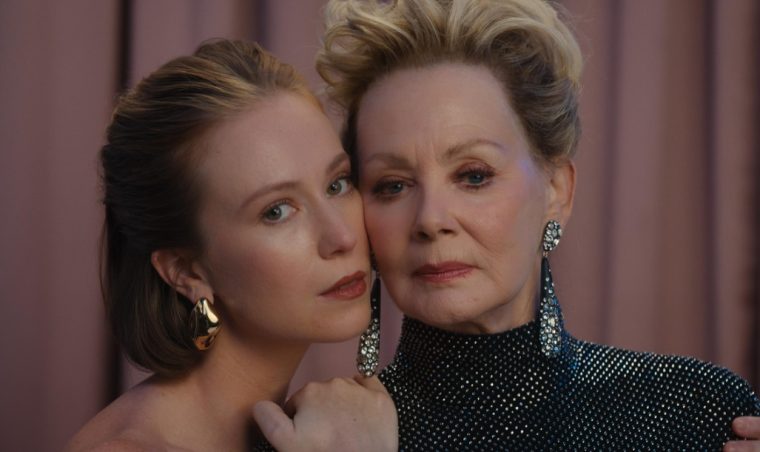 Max подновява отличения с Еми® комедиен сериал „Хитринки“ за пети сезон